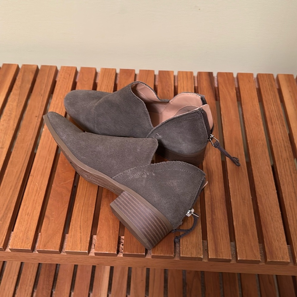 Keneth Cole reaction suede booties
